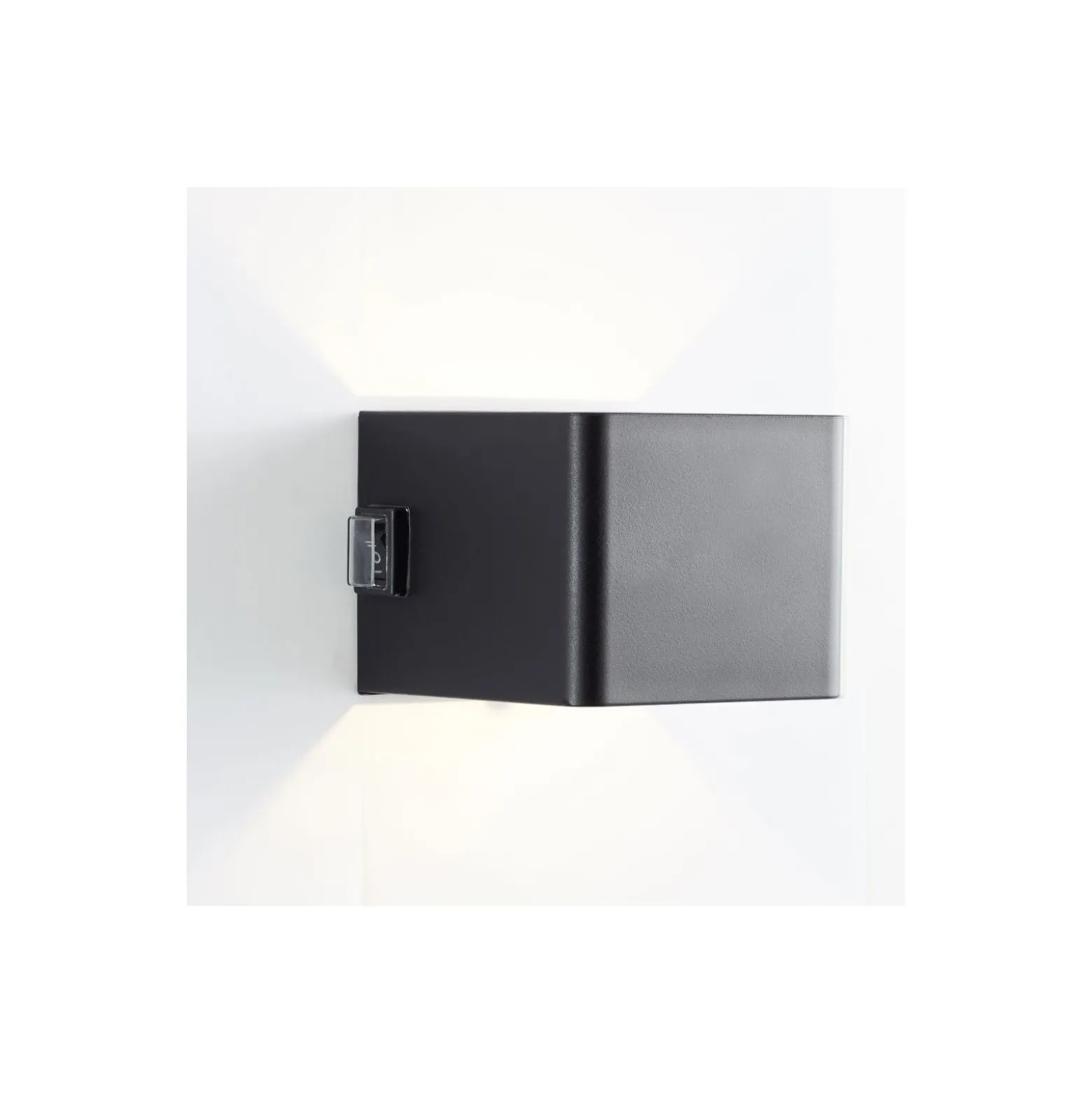 Brilliant Iseo Vägglampa Plast Svart 4W 300lm - 830 Varm Vit | IP44 - Utomhus - Rörelse- och Ljussensor - USB Uppladdningsbar