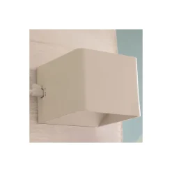 Brilliant Iseo Vägglampa Plast Vit 4W 300lm - 830 Varm Vit | IP44 - med USB