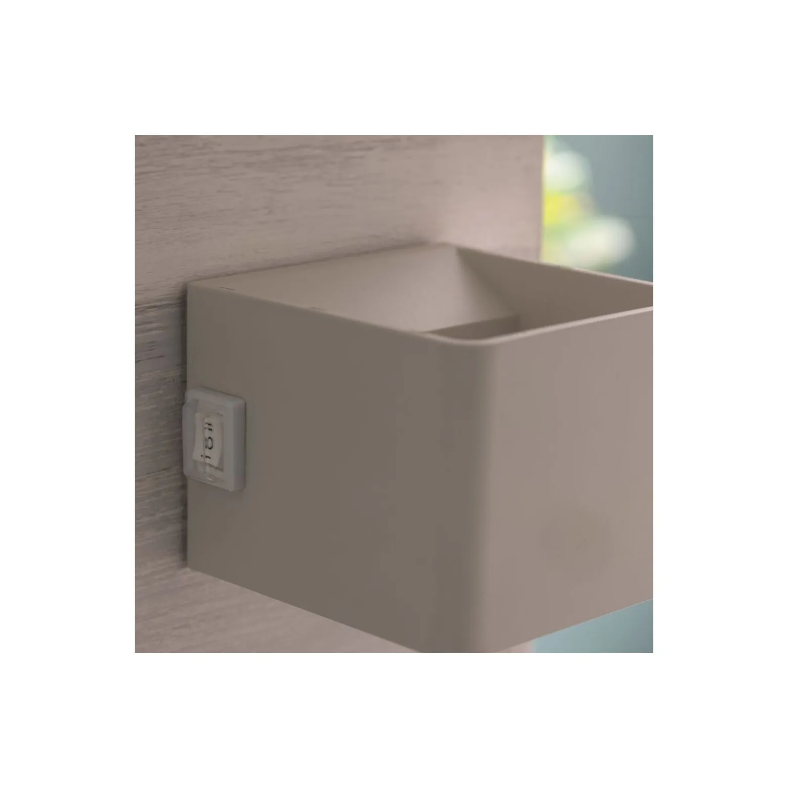 Brilliant Iseo Vägglampa Plast Vit 4W 300lm - 830 Varm Vit | IP44 - med USB
