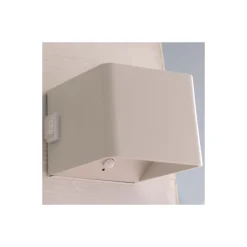 Brilliant Iseo Vägglampa Plast Vit 4W 300lm - 830 Varm Vit | IP44 - med USB