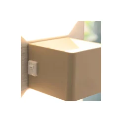 Brilliant Iseo Vägglampa Plast Beige 4W 300lm - 830 Varm Vit | IP44 - Utomhus - Rörelse- och Ljussensor - USB Uppladdningsbar