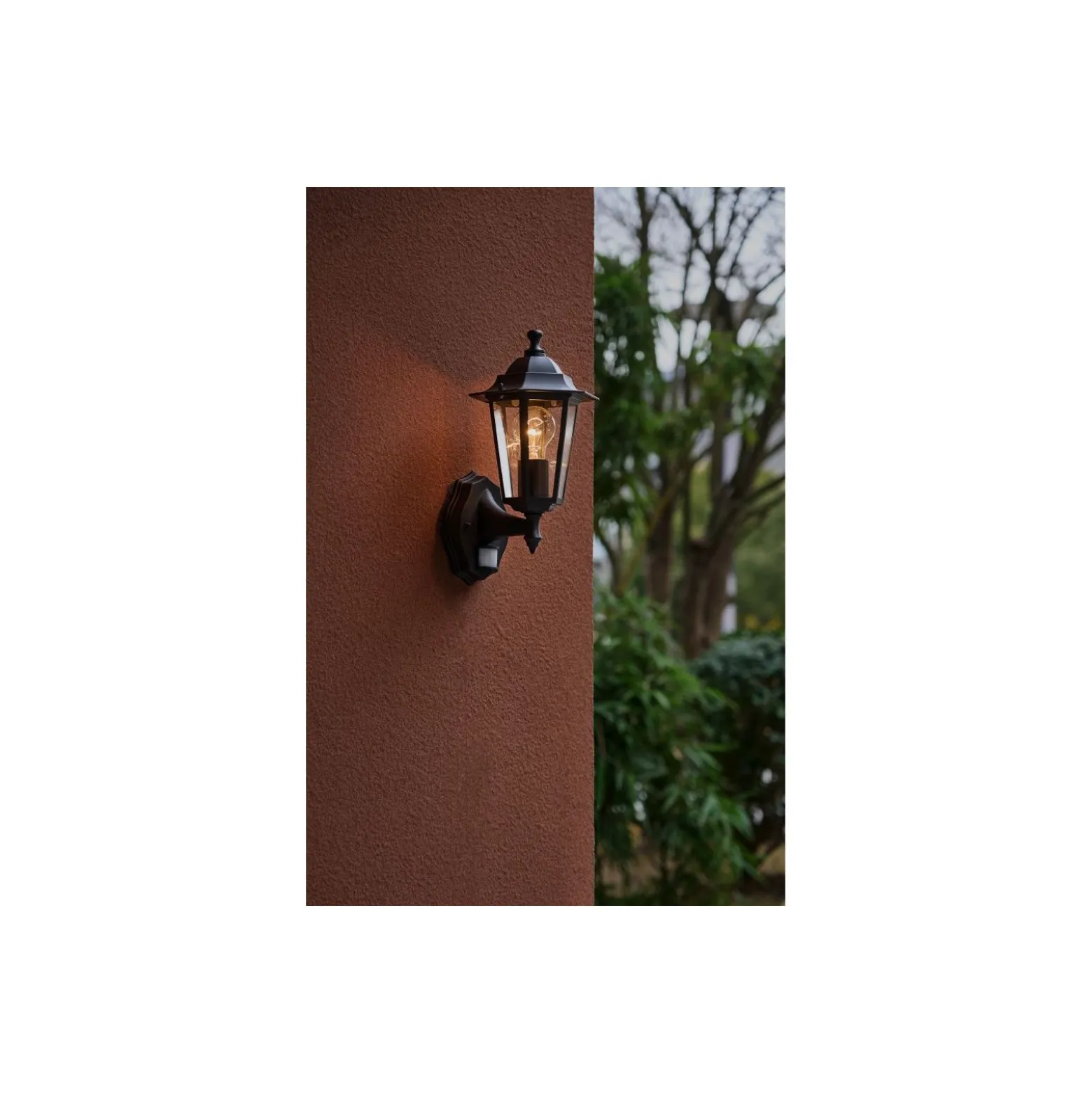 D'Lite Vägglampa Helora Svart | IP44 - Passande för 1x E27 - Rörelsesensor