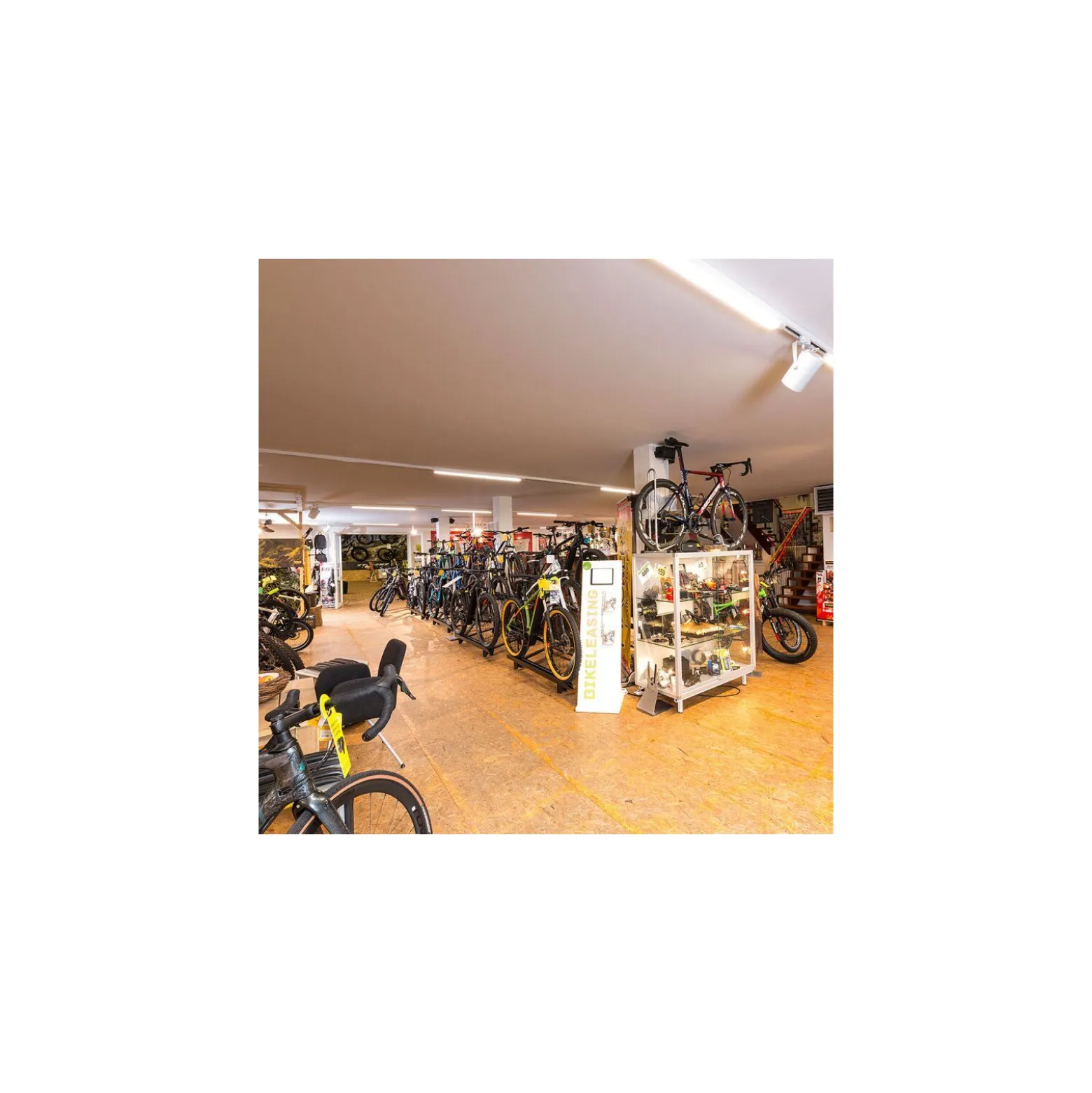 Dotlux LED-skenbelysning Stavformad Track Svart 30W 3300lm 110D - 930-957 CCT | 124cm - Bästa Färgåtergivning
