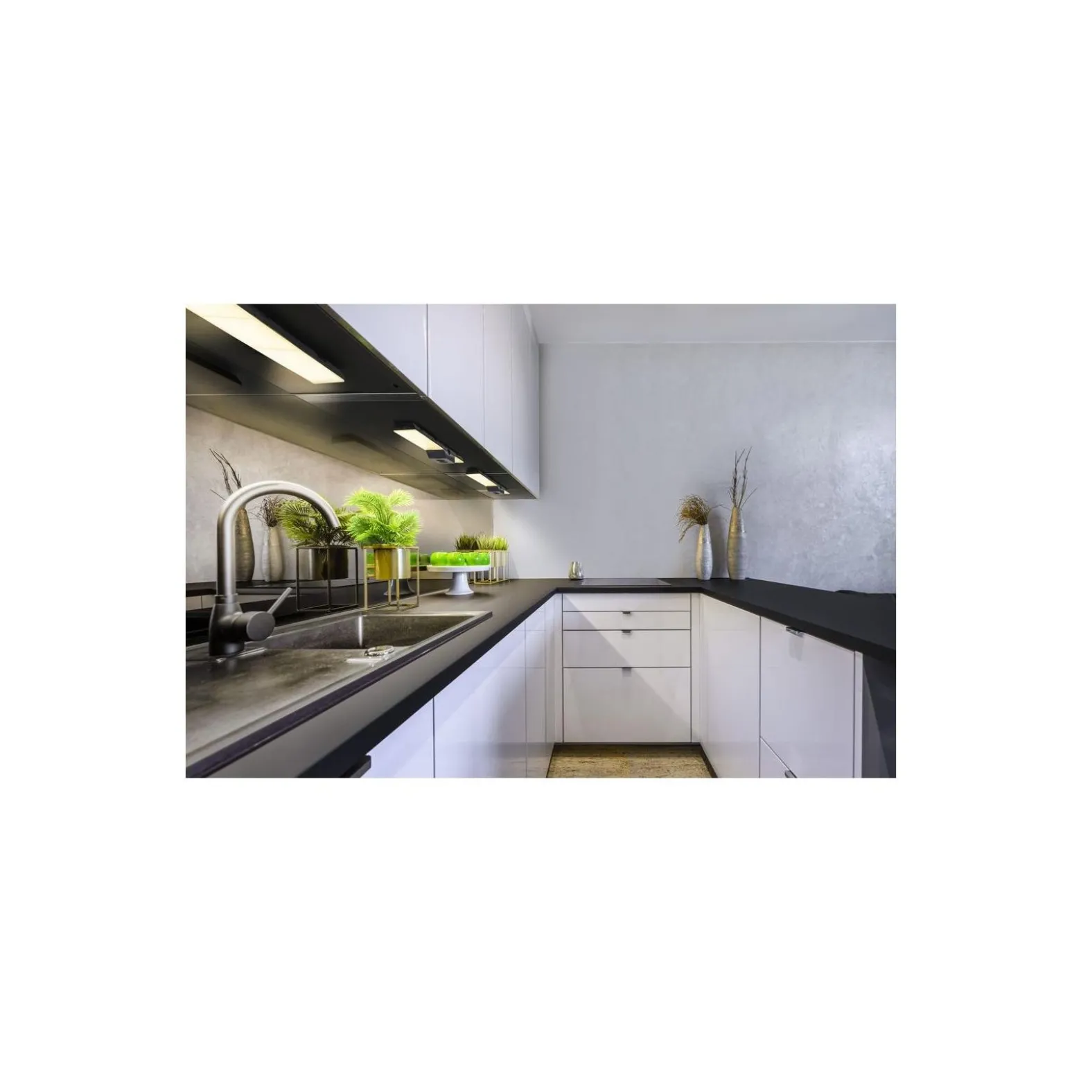 Ledvance LED Allmänbruksarmatur Undercabinet Sockel Trimlös Svart 3.85W 250lm - 830 Varm Vit | 18cm - Fjärrkontroll