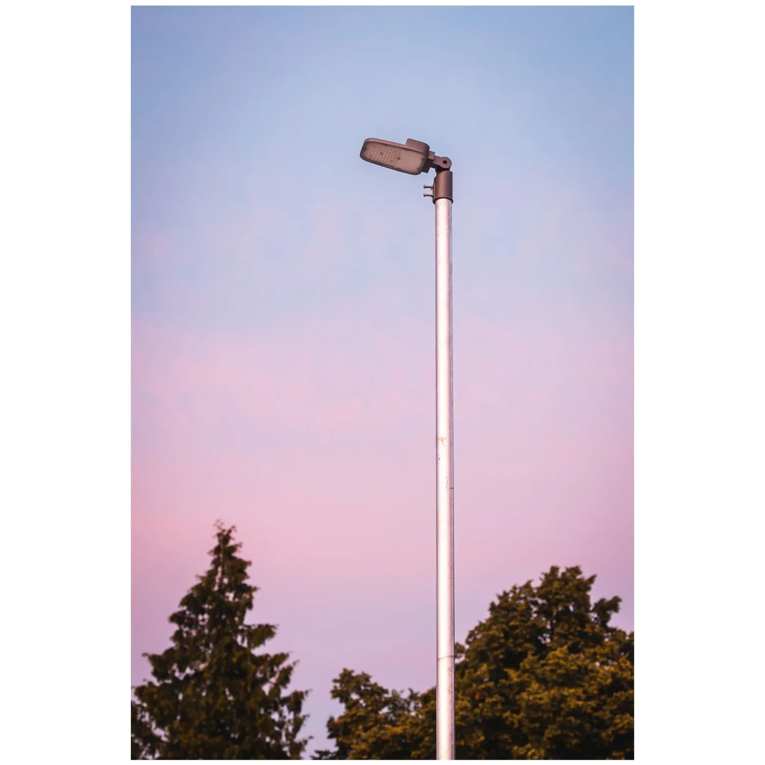 Ledvance LED gatubelysning Area Value Medium SPD Aluminium Grå 65W 8450lm 160x58D - 727 Extra Varm Vit | IP66 - Symmetrisk