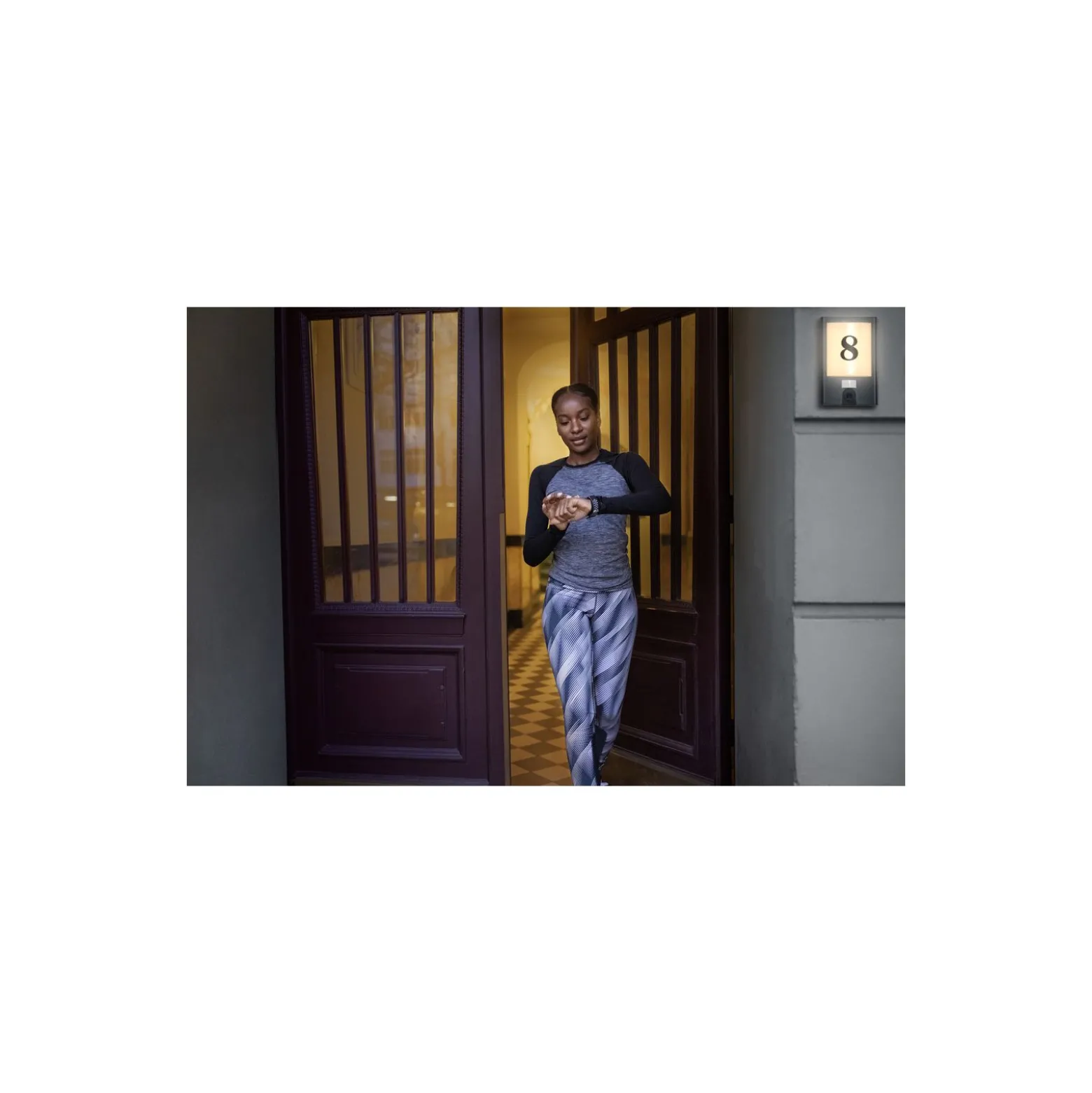Ledvance LED Vägglampa Utomhus Kamera Grå 22W 1500lm - 830 Varm Vit | IP44 - Rörelse- och Ljussensor - Dimbar